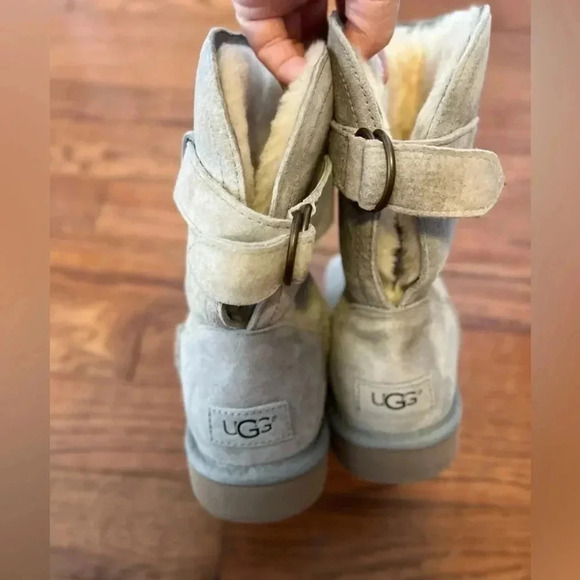 UGG Light Gray Buckle Women’s Boots Sz 9 - Picture 3 of 12